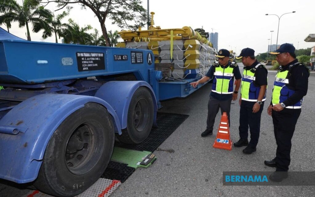 7 473 Notis Pelbagai Kesalahan Dikeluarkan Pada Hari Pertama Ops Khas