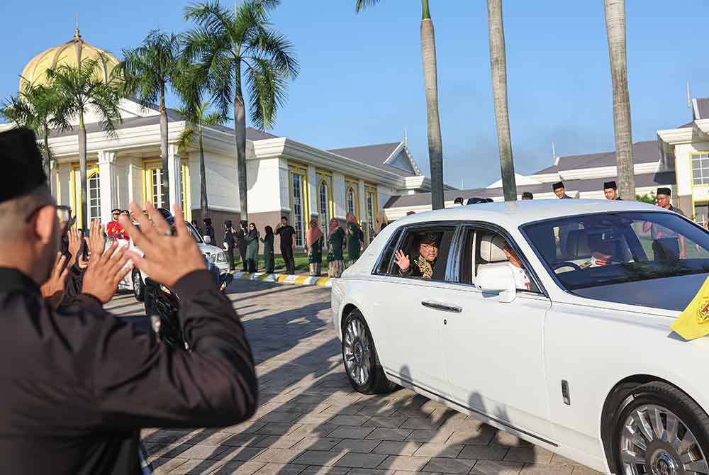 Laungan Azan Iringi Keberangkatan Balik Al Sultan Abdullah, Tunku ...