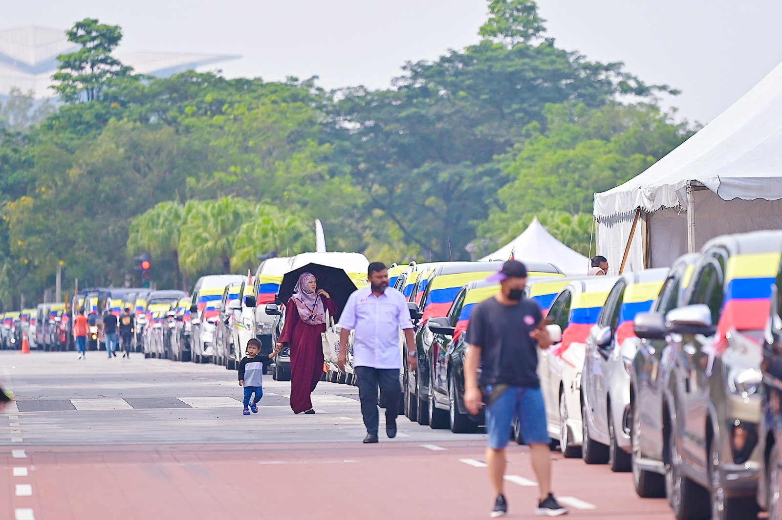 644 Kenderaan Di Sepanjang 335 Km Lakar Sejarah Dalam Mbor Wilayahku